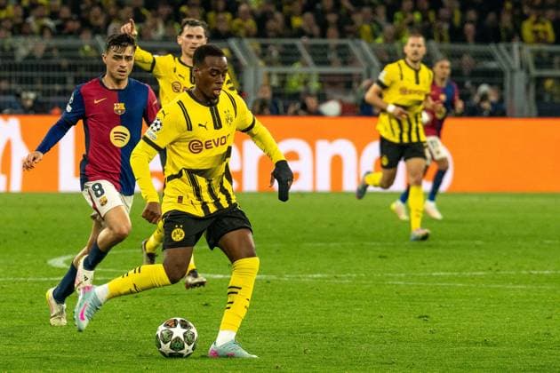 Jamie Gittens (Borussia Dortmund 09, 43) am Ball, GER BVB Borussia Dortmund 09 vs. FC Barcelona, Barca Fussball, Champions League, Viertelfinale, Saison 2024 2025, 15.04.2025 GER BVB Borussia Dortmund 09 vs. FC Barcelona, Fussball, Champions League, Viertelfinale, Saison 2024 2025, 15.04.2025 Dortmund Copyright: xEibner-Pressefoto FabianxFriesex EP_FFE