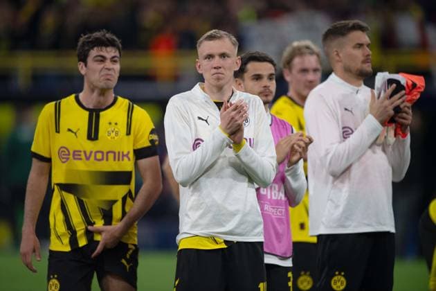 Giovanni REYNA (DO), Maximilian BEIER (DO), Kjell WAETJEN (Wätjen, DO) , Torwart Alexander MEYER (DO) enttaeuscht, enttäuscht, Enttäuschung, Enttaeuschung Fussball Champions League, Viertelfinale, Round of 8, Borussia Dortmund (DO) - FC Barcelona, Barca (Barca) 3-1 am 15.04.2025 in Dortmund Deutschland. UEFA regulations prohibit any use of photographs as image sequences and or quasi-video Â