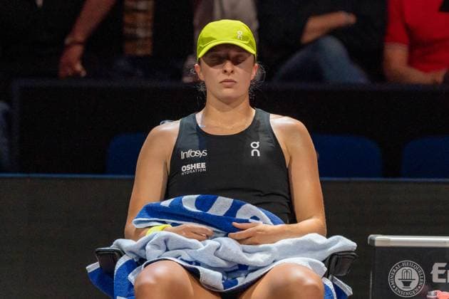 Iga Swiatek konzentriert waehrend einer Spielpause, Jana Fett vs. Iga Swiatek, Tennis, Porsche Tennis Grand Prix, Center Court, Einzel Frauen, Achtelfinale, Spielzeit 2025, 16.04.2025, Jana Fett vs. Iga Swiatek, Tennis, Porsche Tennis Grand Prix, Center Court, Einzel Frauen, Achtelfinale, Spielzeit 2025, 16.04.2025, Stuttgart Copyright: xEibner-Pressefoto EdwardxCheungx EP_ECG