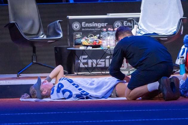 Magdalena Frech musste behandelt werden, konnte jedoch weiterspielen, Magdalena Frech vs. Sara Errani, Tennis, Porsche Tennis Grand Prix, Center Court, Einzel Frauen, Achtelfinale, Spielzeit 2025, 16.04.2025, Magdalena Frech vs. Sara Errani, Tennis, Porsche Tennis Grand Prix, Center Court, Einzel Frauen, Achtelfinale, Spielzeit 2025, 16.04.2025, Stuttgart Copyright: xEibner-Pressefoto EdwardxCheungx EP_ECG