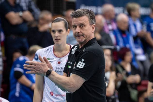Alexander Waibl (Trainer Dresdner SC) konzentrierter Blick GER, Allianz MTV Stuttgart - Dresdner SC, Volleyball Bundesliga, VBL, Spielzeit 2024 2025, 16.04.2025 GER, Allianz MTV Stuttgart - Dresdner SC, Volleyball Bundesliga, VBL, Spielzeit 2024 2025, 16.04.2025 Stuttgart Copyright: xSandyxDinkelackerx EP_SDR