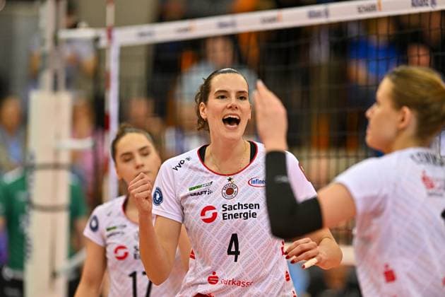 DVL Allianz MTV Stuttgart - Dresdner SC 16.04.2025 DVL, Volleyball, 1. Bundesliga, Damen, Saison 2024 25, Playoff, Halbfinale, Allianz MTV Stuttgart (in Blau), gegen Dresdner SC (in Weiß-Rot), Nathalie Lemmens jubelt, Copyright: xBEAUTIFULxSPORTS TomxBlochx