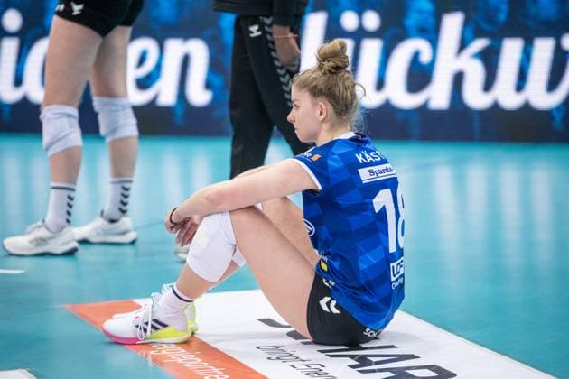 Pia Kaestner (Allianz MTV Stuttgart, 18) - sichtlich enttaeuscht und traurig GER, Allianz MTV Stuttgart - Dresdner SC, Volleyball Bundesliga, VBL, Spielzeit 2024 2025, 16.04.2025 GER, Allianz MTV Stuttgart - Dresdner SC, Volleyball Bundesliga, VBL, Spielzeit 2024 2025, 16.04.2025 Stuttgart Copyright: xSandyxDinkelackerx EP_SDR