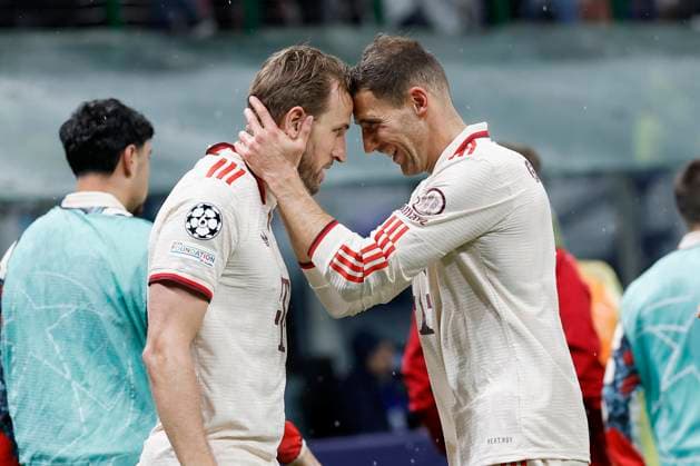 Torschuetze Harry Kane (FC Bayern Muenchen, 9) und Leon Goretzka (FC Bayern Muenchen, 8) Jubel nach dem Tor zum 1:0, jubelnd, bejubelt, jubelt, jubeln, emotionen 16.04.2025, Fussball, UEFA Champions League, Viertelfinale Rueckspiel, Inter Mailand - Bayern Muenchen, ITA, Mailand, San Siro. Copyright: HMBxMedia xHeikoxBecker