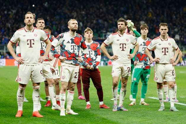 Enttaeuschung, niedergeschlagen, deprimiert, frust, enttaeuscht, enttaeuscht schauend, dissapointed bei den Spielern von Bayern München um Thomas Mueller (FC Bayern Muenchen, 25) 16.04.2025, Fussball, UEFA Champions League, Viertelfinale Rueckspiel, Inter Mailand - Bayern Muenchen, ITA, Mailand, San Siro. Copyright: HMBxMedia xHeikoxBecker