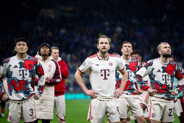 Harry Kane (FC Bayern Muenchen, 09), Leon Goretzka (FC Bayern Muenchen, 08), Konrad Laimer (FC Bayern Muenchen, 27) und Team ist enttauescht ueber das 2:2 Unentschieden und Ausscheiden aus der Champions League und bedankt sich bei den mitgereisten Fans, ITA, Inter Mailand vs FC Bayern Muenchen, Fussball, UEFA Champions League, Viertelfinale Rueckspiel, Saison 2024 2025, 16.04.2025 ITA, Inter Mailand vs FC Bayern Muenchen, Fussball, UEFA Champions League, Viertelfinale Rueckspiel, Saison 2024 2025, 16.04.2025 Milano Copyright: xEibner-Pressefoto Memmlerx EP_MMR