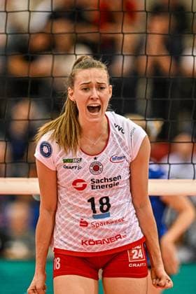 DVL Allianz MTV Stuttgart - Dresdner SC 16.04.2025 DVL, Volleyball, 1. Bundesliga, Damen, Saison 2024 25, Playoff, Halbfinale, Allianz MTV Stuttgart (in Blau), gegen Dresdner SC (in Weiß-Rot), Sarah Straube, 18, Copyright: xBEAUTIFULxSPORTS TomxBlochx