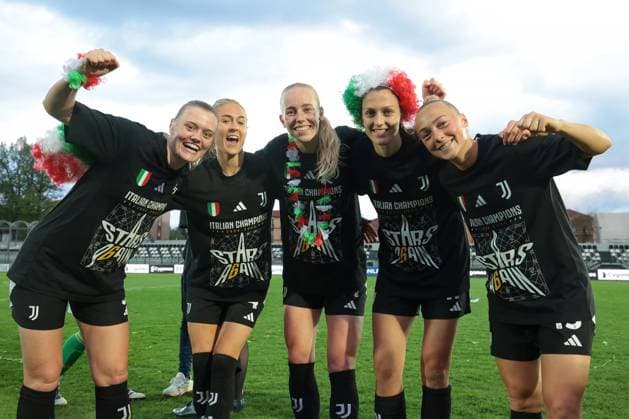 Biella, Italy, 18th April 2025. Scandinavian players Mathilde Harviken, Emma Kullberg, Amalie Jorgensen Vangsgaard, Emma Godo and Hanna Bennison of Juventus celebrate the club™s 6th league title following the Juventus Women vs AC Milan Women Serie A Femminile match at Stadio Vittorio Pozzo, Biella. Picture credit should read: Jonathan Moscrop Sportimage EDITORIAL USE ONLY. No use with unauthorised audio, video, data, fixture lists, club league logos or live services. Online in-match use limited to 120 images, no video emulation. No use in betting, games or single club league player publications. SPI_058_JM_JUVE_MILAN_FEMM_ SPI-3835-0058
