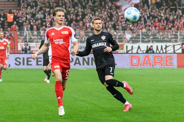 im Bild v.l.: Andras Schaefer ( 1.FC Union Berlin, 13), Maximilian Mittelstaedt (VfB Stuttgart, 07), Zweikampf, Action, Kampf, kaempft um den Ball, GER, Berlin, 1. FC Union Berlin vs VfB Stuttgart, 1. Bundesliga, Fussball, DFB, Spielzeit 2024 2025, Alte Foersterei, . Spieltag, DFB DFL REGULATIONS PROHIBIT ANY USE OF PHOTOGRAPHS AS IMAGE SEQUENCES AND OR QUASI-VIDEO, 19.04.2025 Copyright: HMBxMedia UwexKoch