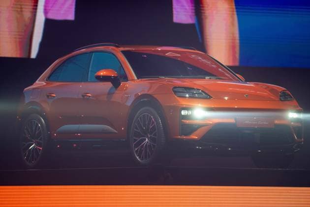 Das Siegerfahrzeug des 48. Porsche Tennis Grand Prix 2025, ein Porsche Macan Turbo . xettx, Deutschland, Stuttgart, 20.04.2025, Tennis, Porsche Tennis Grand Prix, 2025, Halbfinale, E.Alexandrova - J.Ostapenko, Porsche Arena Foto: A2 Bildagentur Peter Hartenfelser