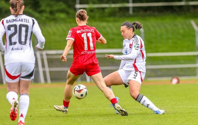 GER, Freiburg, SC Freiburg II vs FC Nürnberg, 2. Frauen Bundesliga, Fussball, DFB, Spielzeit 2024 2025, Möslestadion, 22. Spieltag, im Bild v.l.: Nora Scherer (SC Freiburg II 11), Clara Fröhlich (FC Nürnberg 5) DFB DFL REGULATIONS PROHIBIT ANY USE OF PHOTOGRAPHS AS IMAGE SEQUENCES AND OR QUASI-VIDEO, 20.04.2025, Copyright: HMBxMedia HendrikxHamelau