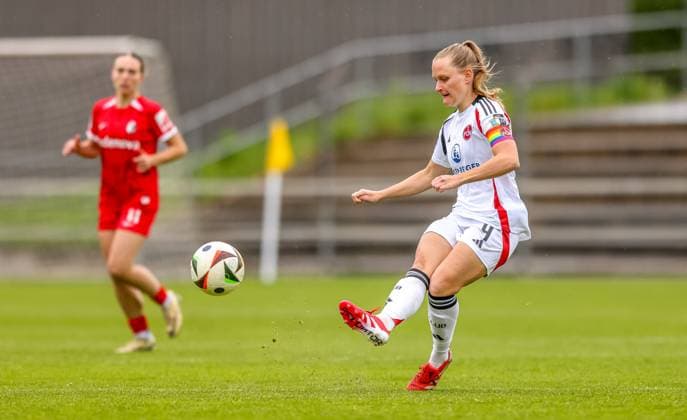 GER, Freiburg, SC Freiburg II vs FC Nürnberg, 2. Frauen Bundesliga, Fussball, DFB, Spielzeit 2024 2025, Möslestadion, 22. Spieltag, im Bild: Luisa Guttenberger (FC Nürnberg 4) DFB DFL REGULATIONS PROHIBIT ANY USE OF PHOTOGRAPHS AS IMAGE SEQUENCES AND OR QUASI-VIDEO, 20.04.2025, Copyright: HMBxMedia HendrikxHamelau