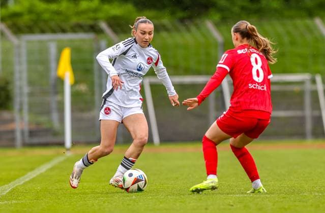 GER, Freiburg, SC Freiburg II vs FC Nürnberg, 2. Frauen Bundesliga, Fussball, DFB, Spielzeit 2024 2025, Möslestadion, 22. Spieltag, im Bild v.l.: Lara Meroni (FC Nürnberg 11), Zoe Schick (SC Freiburg II 8) DFB DFL REGULATIONS PROHIBIT ANY USE OF PHOTOGRAPHS AS IMAGE SEQUENCES AND OR QUASI-VIDEO, 20.04.2025, Copyright: HMBxMedia HendrikxHamelau