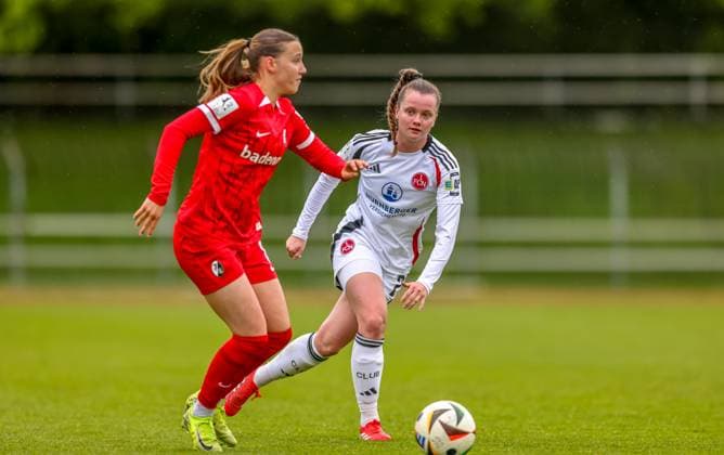 GER, Freiburg, SC Freiburg II vs FC Nürnberg, 2. Frauen Bundesliga, Fussball, DFB, Spielzeit 2024 2025, Möslestadion, 22. Spieltag, im Bild v.l.: Zoe Schick (SC Freiburg II 8), Jacqueline Baumgärtel (FC Nürnberg 20) DFB DFL REGULATIONS PROHIBIT ANY USE OF PHOTOGRAPHS AS IMAGE SEQUENCES AND OR QUASI-VIDEO, 20.04.2025, Copyright: HMBxMedia HendrikxHamelau