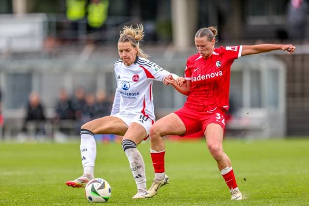 GER, Freiburg, SC Freiburg II vs FC Nürnberg, 2. Frauen Bundesliga, Fussball, DFB, Spielzeit 2024 2025, Möslestadion, 22. Spieltag, im Bild v.l.: Medina DeÅ¡ić (FC Nürnberg 10), Yara Volpert (SC Freiburg II 32), Zweikampf DFB DFL REGULATIONS PROHIBIT ANY USE OF PHOTOGRAPHS AS IMAGE SEQUENCES AND OR QUASI-VIDEO, 20.04.2025, Copyright: HMBxMedia HendrikxHamelau