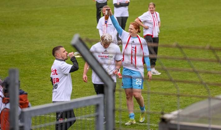 GER, Freiburg, SC Freiburg II vs FC Nürnberg, 2. Frauen Bundesliga, Fussball, DFB, Spielzeit 2024 2025, Möslestadion, 22. Spieltag, im Bild: FC Nürnberg feiert den Aufstieg in die 1. Bundesliga DFB DFL REGULATIONS PROHIBIT ANY USE OF PHOTOGRAPHS AS IMAGE SEQUENCES AND OR QUASI-VIDEO, 20.04.2025,