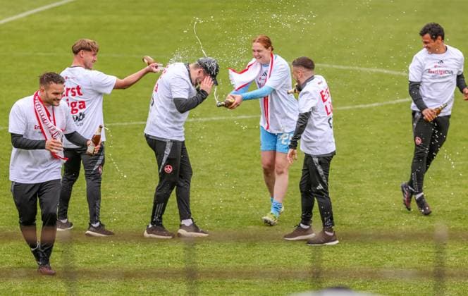 GER, Freiburg, SC Freiburg II vs FC Nürnberg, 2. Frauen Bundesliga, Fussball, DFB, Spielzeit 2024 2025, Möslestadion, 22. Spieltag, im Bild: FC Nürnberg feiert den Aufstieg in die 1. Bundesliga DFB DFL REGULATIONS PROHIBIT ANY USE OF PHOTOGRAPHS AS IMAGE SEQUENCES AND OR QUASI-VIDEO, 20.04.2025,