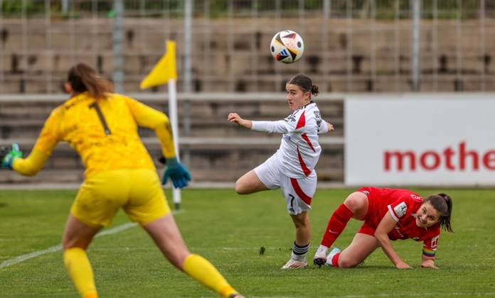 GER, Freiburg, SC Freiburg II vs FC Nürnberg, 2. Frauen Bundesliga, Fussball, DFB, Spielzeit 2024 2025, Möslestadion, 22. Spieltag, im Bild v.l.: Marina Scholz (FC Nürnberg 7), Leonie Lorenz (SC Freiburg II 5) DFB DFL REGULATIONS PROHIBIT ANY USE OF PHOTOGRAPHS AS IMAGE SEQUENCES AND OR QUASI-VIDEO, 20.04.2025, Copyright: HMBxMedia HendrikxHamelau