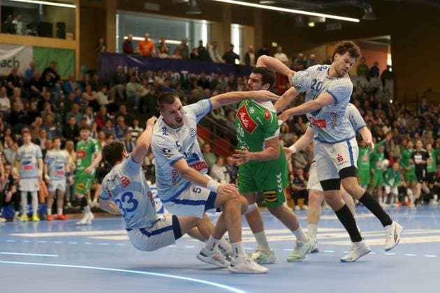 Sport Bilder des Tages 21.04.2025, Herren, Handball, Saison 2024 2025, 2. Handball-Bundesliga, 28. Spieltag: TV Grosswallstadt - TSV GWD Minden Tobias Buck ( 33, TV Grosswallstadt), Stefan Salger ( 5, TV Grosswallstadt), Carles Asensio Cambra ( 39, GWD Minden), Finn Wullenweber ( 20, TV Grosswallstadt) Elsenfeld Untermainhalle Bayern Deutschland