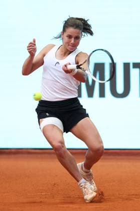 April 21, 2025, Madrid, Madrid, SPAIN: Maja Chwalinska of Poland in action against Cristina Bucsa of Spain during the Mutua Madrid Open 2025, ATP, Tennis Herren Masters 1000 and WTA, Tennis Damen 1000, tennis tournament celebrated at Caja Magica on April 21, 2025 in Madrid, Spain. Madrid SPAIN - ZUMAa181 20250421_zaa_a181_137 Copyright: xIrinaxR.xHipolitox
