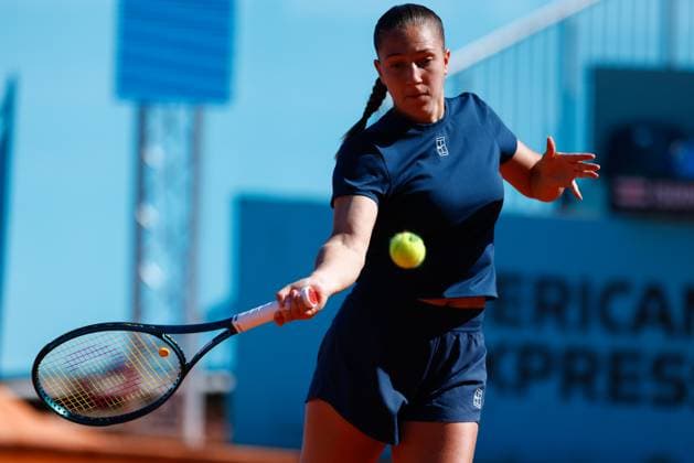 April 23, 2025, Madrid, Madrid, SPAIN: Diane Parry of France in action against Irina-Camelia Begu of Romania during the Mutua Madrid Open 2025, ATP, Tennis Herren Masters 1000 and WTA, Tennis Damen 1000, tennis tournament celebrated at Caja Magica on April 23, 2025 in Madrid, Spain. Madrid SPAIN - ZUMAa181 20250423_zaa_a181_063 Copyright: xDennisxAgyemanx