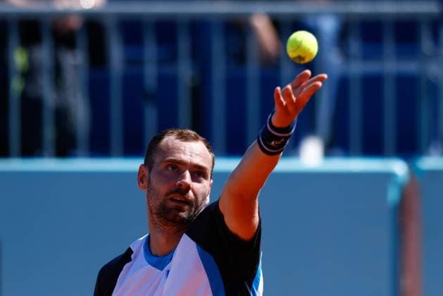 April 23, 2025, Madrid, Madrid, SPAIN: Roman Safiullin of Russia plays against Arthur Rinderknech of France during the Mutua Madrid Open 2025, ATP, Tennis Herren Masters 1000 and WTA, Tennis Damen 1000, tennis tournament celebrated at Caja Magica on April 23, 2025 in Madrid, Spain. Madrid SPAIN - ZUMAa181 20250423_zaa_a181_089 Copyright: xDennisxAgyemanx