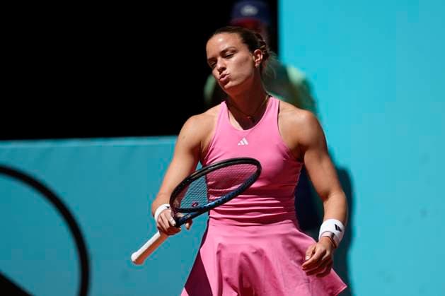 April 23, 2025, Madrid, Madrid, SPAIN: Maria Sakkari of Greece in action against Wang Xinyu of China during the Mutua Madrid Open 2025, ATP, Tennis Herren Masters 1000 and WTA, Tennis Damen 1000, tennis tournament celebrated at Caja Magica on April 23, 2025 in Madrid, Spain. Madrid SPAIN - ZUMAa181 20250423_zaa_a181_156 Copyright: xOscarxJ.xBarrosox