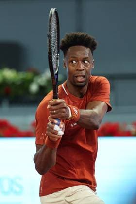 April 23, 2025, Madrid, Madrid, SPAIN: Gael Monfils of France in action against Borna Gojo of Croatia during the Mutua Madrid Open 2025, ATP, Tennis Herren Masters 1000 and WTA, Tennis Damen 1000, tennis tournament celebrated at Caja Magica on April 23, 2025 in Madrid, Spain. Madrid SPAIN - ZUMAa181 20250423_zaa_a181_365 Copyright: xIrinaxR.xHipolitox