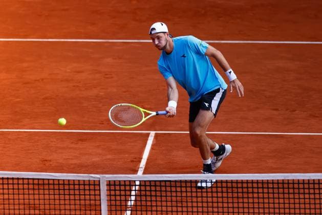 April 24, 2025, Madrid, Madrid, Spain: Jan-Lennard Struff of Germany plays against Botic van de Zandschulp of the Netherlands during the Mutua Madrid Open 2025, ATP, Tennis Herren Masters 1000 and WTA, Tennis Damen 1000 tennis tournament, celebrated at Caja Magica on April 24, 2025 in Madrid, Spain. Madrid Spain - ZUMAa181 20250424_zaa_a181_226 Copyright: xDennisxAgyemanx