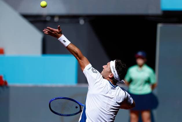 Sport Bilder des Tages April 25, 2025, Madrid, Madrid, Spain: Casper Ruud of Norway plays against Arthur Rinderknech of France during the Mutua Madrid Open 2025, ATP, Tennis Herren Masters 1000 and WTA, Tennis Damen 1000, tennis tournament celebrated at Caja Magica on April 25, 2025 in Madrid, Spain. Madrid Spain - ZUMAa181 20250425_zaa_a181_012 Copyright: xDennisxAgyemanx