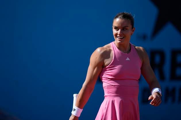 April 25, 2025, Madrid, Madrid, Spain: Maria Sakkari of Greece in action against Magda Linette of Poland during the Mutua Madrid Open 2025, ATP, Tennis Herren Masters 1000 and WTA, Tennis Damen 1000 tennis tournament, celebrated at Caja Magica on April 25, 2025 in Madrid, Spain. Madrid Spain - ZUMAa181 20250425_zaa_a181_051 Copyright: xOscarxJ.xBarrosox