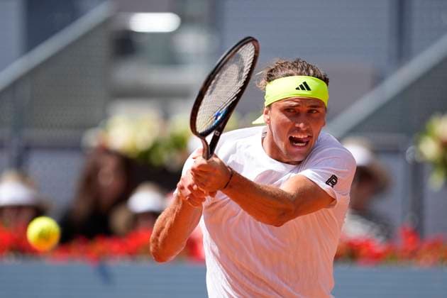 April 25, 2025, Madrid, Madrid, Spain: Alexander Zverev of Germany in action against Roberto Bautista Agut of Spain during the Mutua Madrid Open 2025, ATP, Tennis Herren Masters 1000 and WTA, Tennis Damen 1000 tennis tournament, celebrated at Caja Magica on April 25, 2025 in Madrid, Spain. Madrid Spain - ZUMAa181 20250425_zaa_a181_158 Copyright: xOscarxJ.xBarrosox