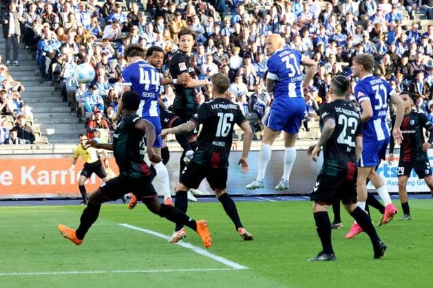 DEU, DFL, 2. FBL, Hertha BSC vs. 1.FC Magdeburg, 25.04.2025, Berliner Olympiastadion, Berlin, DEU, DFL, 2. FBL, Hertha BSC vs. 1.FC Magdeburg, im Bild 1:1 durch Linus Gechter (Hertha BSC Berlin 44), Toni Leistner (Hertha BSC Berlin 37), Marcus Mathisen (1.FC Magdeburg 16) DFL - regulations prohibit any use of Photographs as image sequences and or quasi-video