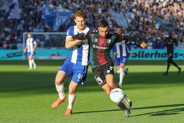 25.04.2025, xtgx, Fussball - 2.Bundesliga, Hertha BSC Berlin - 1.FC Magdeburg emspor, v.l. Linus Gechter (Hertha, 44), Livan Burcu (Magdeburg, 29) Zweikampf, Duell, Kampf, tackle (DFL DFB REGULATIONS PROHIBIT ANY USE OF PHOTOGRAPHS as IMAGE SEQUENCES and or QUASI-VIDEO) Berlin