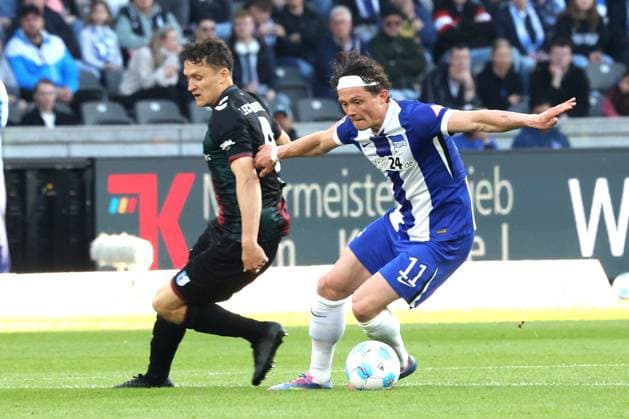 DEU, DFL, 2. FBL, Hertha BSC vs. 1.FC Magdeburg, 25.04.2025, Berliner Olympiastadion, Berlin, DEU, DFL, 2. FBL, Hertha BSC vs. 1.FC Magdeburg, im Bild Fabian Reese (Hertha BSC Berlin 11), Martijn Kaars (1.FC Magdeburg 9) DFL - regulations prohibit any use of Photographs as image sequences and or quasi-video