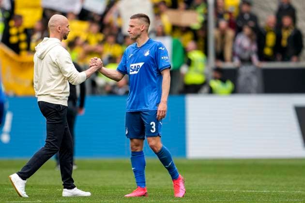 v.li.: Christian Ilzer (Trainer, Cheftrainer, Hoffenheim), Pavel Kaderabek (Hoffenheim, 3), enttäuscht über die Niederlage, Enttäuschung nach dem Schlusspfiff, Highlight, Verlierer, verloren, Frustration, disappointed, pessimistisch, 26.04.2025, Sinsheim (Deutschland), Fussball, Bundesliga, TSG 1899 Hoffenheim - Borussia Dortmund, DFB DFL REGULATIONS PROHIBIT ANY USE OF PHOTOGRAPHS AS IMAGE SEQUENCES AND OR QUASI-VIDEO.