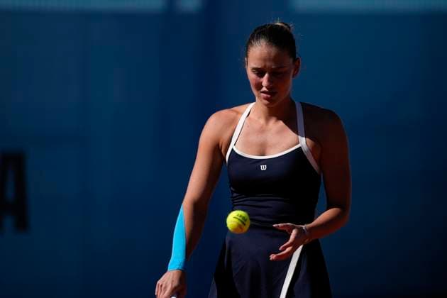 April 27, 2025, Madrid, Madrid, Spain: Marta Kostiuk of Ukraine in action against Veronika Kudermetova of Russia during the Mutua Madrid Open 2025, ATP, Tennis Herren Masters 1000 and WTA, Tennis Damen 1000 tennis tournament, celebrated at Caja Magica on April 27, 2025 in Madrid, Spain. Madrid Spain - ZUMAa181 20250427_zaa_a181_039 Copyright: xOscarxJ.xBarrosox