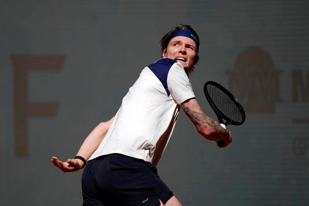 April 27, 2025, Madrid, Madrid, Spain: Aleksander Bublik of Kazakhstan in action against Andrey Rublev of Russia during the Mutua Madrid Open 2025, ATP, Tennis Herren Masters 1000 and WTA, Tennis Damen 1000 tennis tournament, celebrated at Caja Magica on April 27, 2025 in Madrid, Spain. Madrid Spain - ZUMAa181 20250427_zaa_a181_080 Copyright: xOscarxJ.xBarrosox