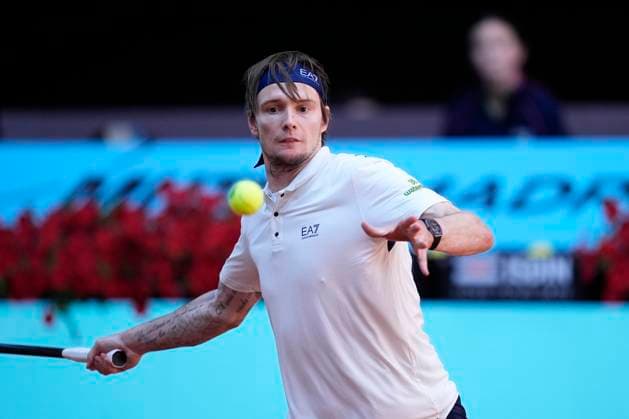 April 27, 2025, Madrid, Madrid, Spain: Aleksander Bublik of Kazakhstan in action against Andrey Rublev of Russia during the Mutua Madrid Open 2025, ATP, Tennis Herren Masters 1000 and WTA, Tennis Damen 1000 tennis tournament, celebrated at Caja Magica on April 27, 2025 in Madrid, Spain. Madrid Spain - ZUMAa181 20250427_zaa_a181_085 Copyright: xOscarxJ.xBarrosox