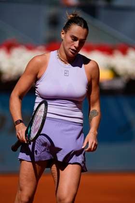 April 27, 2025, Madrid, Madrid, Spain: Aryna Sabalenka of Belarus in action against Elise Mertens of Belgium during the Mutua Madrid Open 2025, ATP, Tennis Herren Masters 1000 and WTA, Tennis Damen 1000 tennis tournament, celebrated at Caja Magica on April 27, 2025 in Madrid, Spain. Madrid Spain - ZUMAa181 20250427_zaa_a181_103 Copyright: xOscarxJ.xBarrosox
