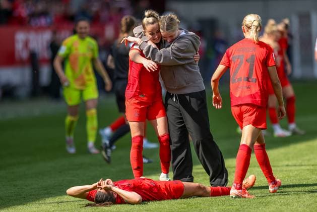 GER, München, FC Bayern München vs SC Freiburg, Google Pixel Frauen Bundesliga, Fussball, DFB, Spielzeit 2024 2025, FC Bayern Campus, 20. Spieltag, im Bild: Spielerinnen des FC Bayern München feiern die Deutsche Meisterschaft DFB DFL REGULATIONS PROHIBIT ANY USE OF PHOTOGRAPHS AS IMAGE SEQUENCES AND OR QUASI-VIDEO, 27.04.2025, Copyright: HMBxMedia HendrikxHamelau