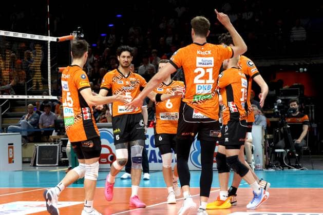 DEU, DVV, 1.VBL, BR Volleys vs. Lueneburg, 27.04.2025, Max-Schmeling-Halle, Berlin, DEU, DVV, 1.VBL, BR Volleys vs. Lueneburg, im Bild BR Volleys-Spielerkreis