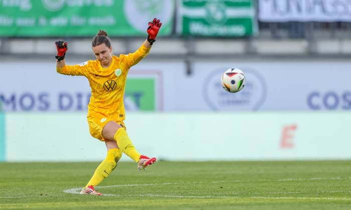 GER, Wolfsburg, Vfl Wolfsburg vs TSG Hoffenheim, Google Pixel Frauen Bundesliga, Fussball, DFB, Spielzeit 2024 2025, AOK-Stadion, 20. Spieltag, im Bild: Anneke Borbe (VfL Wolfsburg 30) DFB DFL REGULATIONS PROHIBIT ANY USE OF PHOTOGRAPHS AS IMAGE SEQUENCES AND OR QUASI-VIDEO, 28.04.2025, Copyright: HMBxMedia HendrikxHamelau