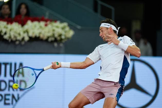 April 28, 2025, Madrid, Madrid, Spain: Casper Ruud of Norway plays against Sebastian Korda of USA during the Mutua Madrid Open 2025, ATP, Tennis Herren Masters 1000 and WTA, Tennis Damen 1000, tennis tournament celebrated at Caja Magica on April 27, 2025 in Madrid, Spain. Madrid Spain - ZUMAOpen 20250428_zaa_a181_014 Copyright: xDennisxAgyemanx