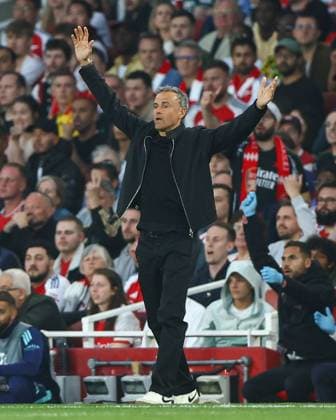 PSG head coach Luis Enrique gives instructions from the technical area Arsenal v Paris Saint-Germain, UEFA Champions League, Semi Final, First Leg, Football, Emirates Stadium, London, UK - 29 Apr 2025 EDITORIAL USE ONLY No use with unauthorised audio, video, data, fixture lists, club league logos or live services. Online in-match use limited to 120 images, no video emulation. No use in betting, games or single club league player publications. Copyright: xKieranxMcManus Shutterstockx 15275544aq