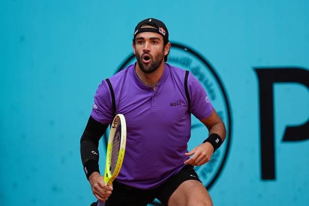 April 29, 2025, Madrid, Madrid, spain: Matteo Berrittini of Italy reacts against Jack Draper of Great Britain during the Mutua Madrid Open 2025, ATP, Tennis Herren Masters 1000 and WTA, Tennis Damen 1000, tennis tournament celebrated at Caja Magica on April 29, 2025 in Madrid, Spain. Madrid spain - ZUMAa181 20250429_zaa_a181_643 Copyright: xDennisxAgyemanx