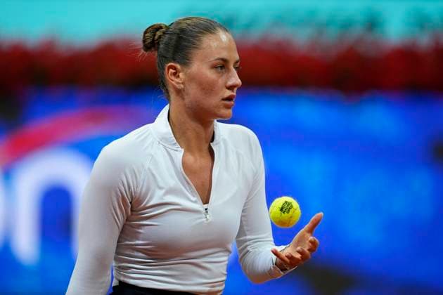 April 29, 2025, Madrid, Madrid, Spain: Marta Kostiuk of Ukraine in action against Anastasiya Potapova of Russia during the Mutua Madrid Open 2025, ATP, Tennis Herren Masters 1000 and WTA, Tennis Damen 1000 tennis tournament, celebrated at Caja Magica on April 29, 2025 in Madrid, Spain. Madrid Spain - ZUMAa181 20250429_zaa_a181_589 Copyright: xOscarxJ.xBarrosox