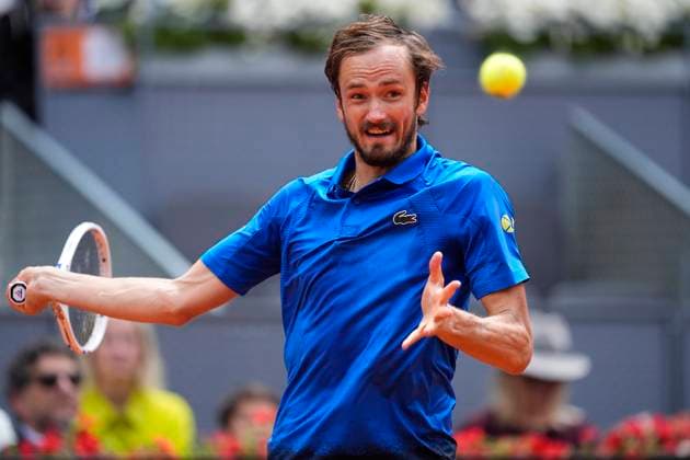 May 1, 2025, Madrid, Madrid, Spain: Daniil Medvedev of Russia in action against Casper Ruud of Norway during the Mutua Madrid Open 2025, ATP, Tennis Herren Masters 1000 and WTA, Tennis Damen 1000 tennis tournament, celebrated at Caja Magica on May 01, 2025 in Madrid, Spain. Madrid Spain - ZUMAa181 20250501_zaa_a181_029 Copyright: xOscarxJ.xBarrosox