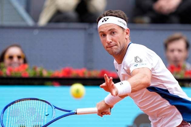 May 2, 2025, Madrid, Madrid, Spain: Casper Ruud of Norway in action against Francisco Cerundolo of Argentina during the Mutua Madrid Open 2025, ATP, Tennis Herren Masters 1000 and WTA, Tennis Damen 1000 tennis tournament, celebrated at Caja Magica on May 02, 2025 in Madrid, Spain. Madrid Spain - ZUMAa181 20250502_zaa_a181_083 Copyright: xOscarxJ.xBarrosox