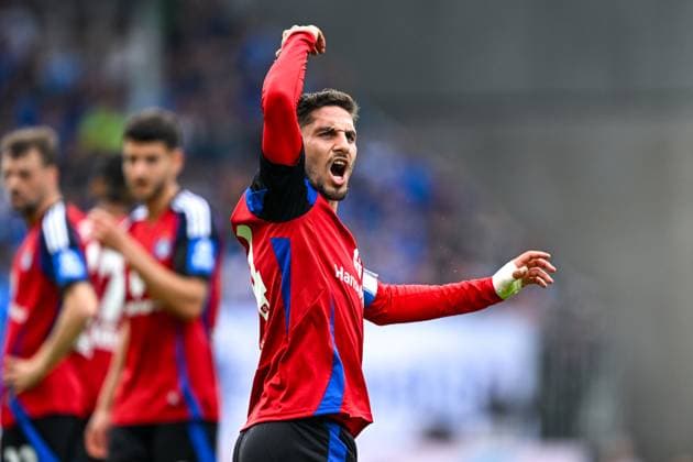 Sport Bilder des Tages Ludovit Reis (Hamburger SV, 14) gestikuliert, GER, SV Darmstadt 98 vs. Hamburger SV, 2. Bundesliga, Fussball, 32. Spieltag, Saison 2024 2025, 03.05.2025. DFL REGULATIONS PROHIBIT ANY USE OF PHOTOGRAPHS as IMAGE SEQUENCES and or QUASI-VIDEO. GER, SV Darmstadt 98 vs. Hamburger SV, 2. Bundesliga, Fussball, 32. Spieltag, Saison 2024 2025, 03.05.2025. Darmstadt